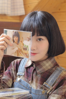 《下雨天老师和学生被困在》